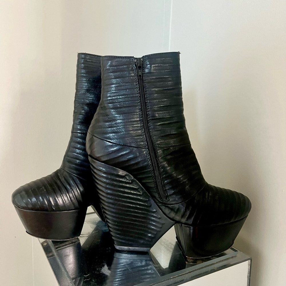 Vic Matie Black Ribbed Leather Heeled Boots with Chunky Heel